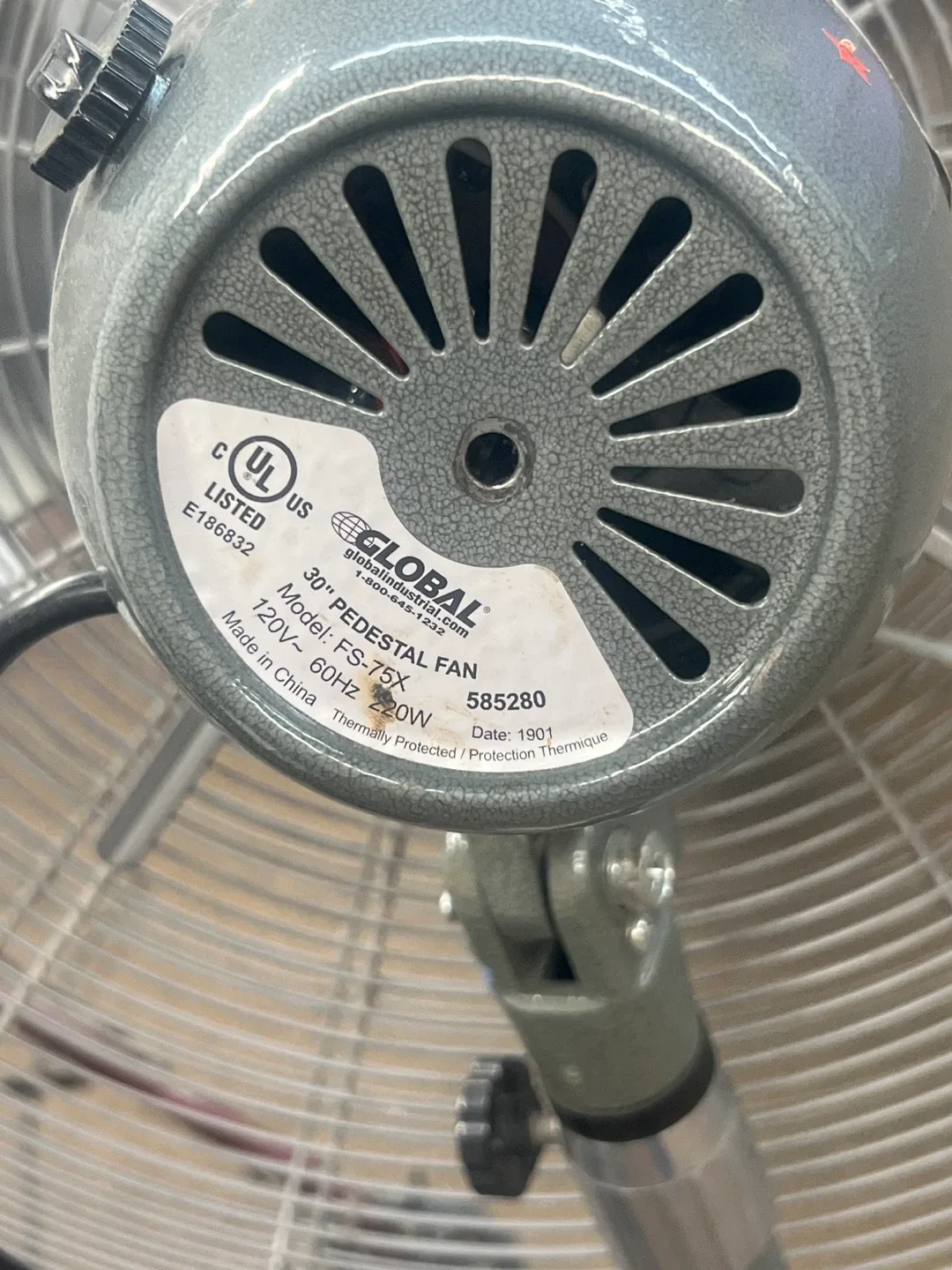 Global Industrial 30" Pedestal Fan image indicator(2)