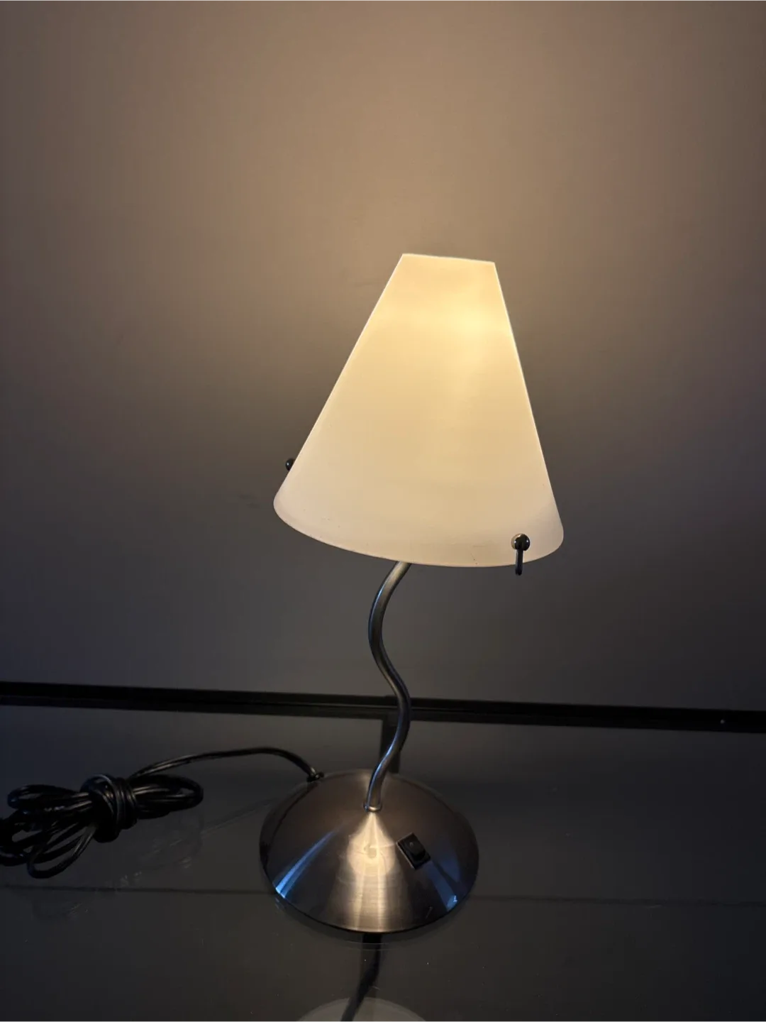 White Desk Lamp image indicator(8)
