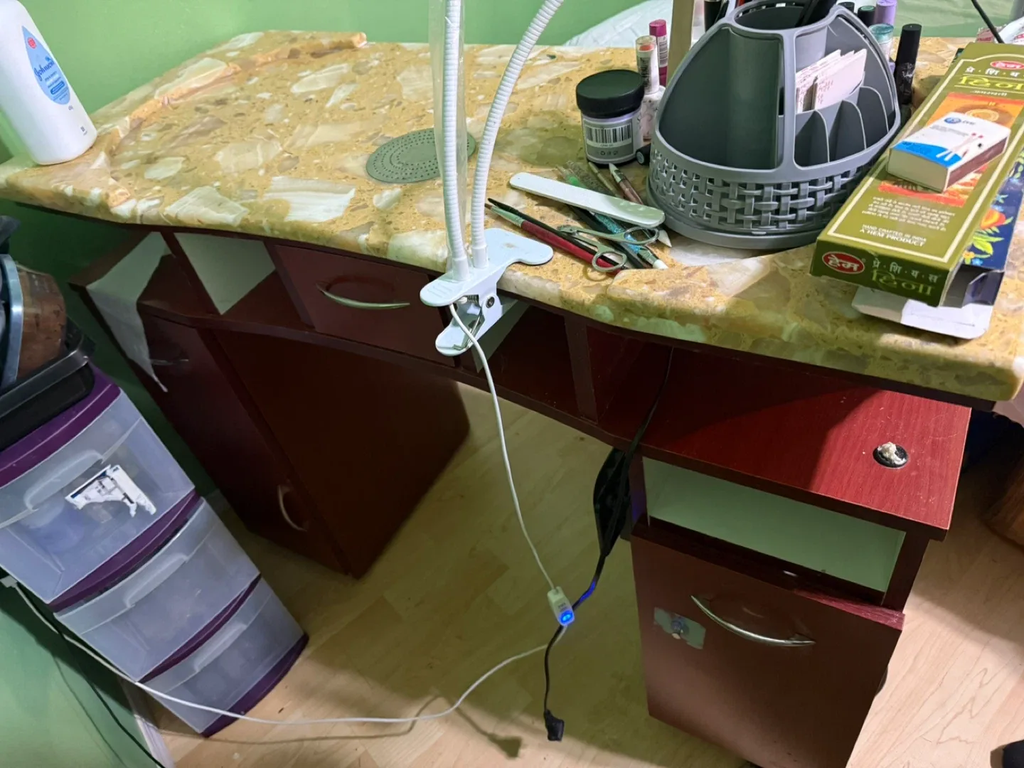 Nail Technician Desk image indicator(3)