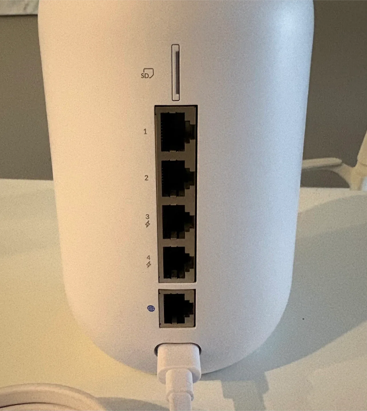 Ubiquiti UniFi UDM Dream Machine Router image indicator(4)