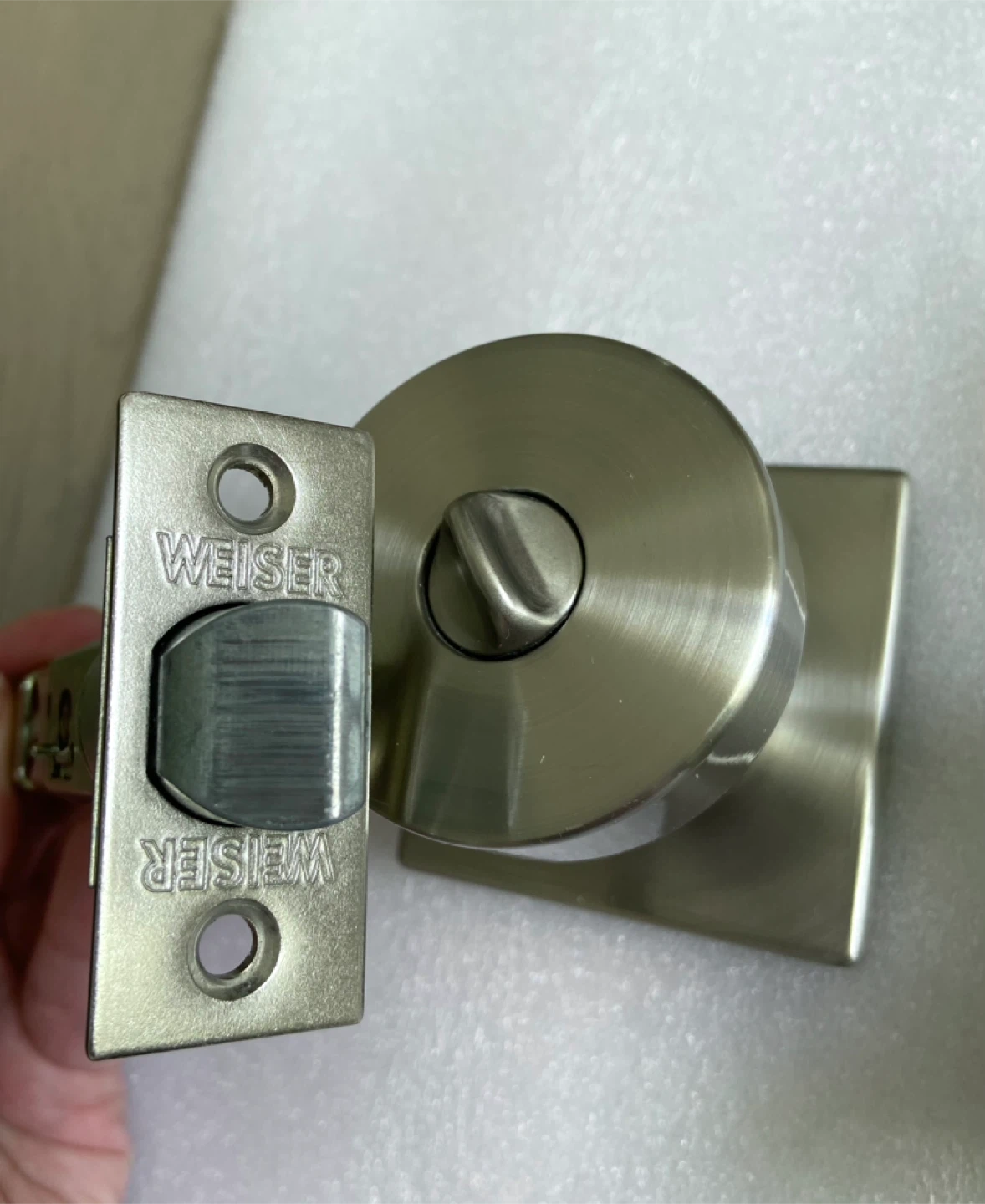 Used Weiser Cambie Satin Nickel Door Knob (Privacy) - photo 3