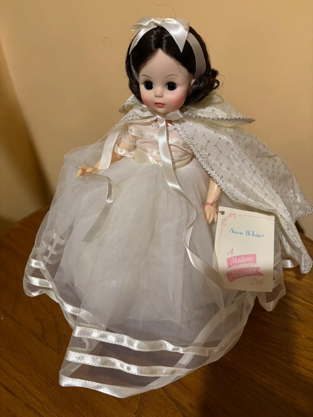 Madame Alexander Snow White Doll. New free Shipping thumbnail