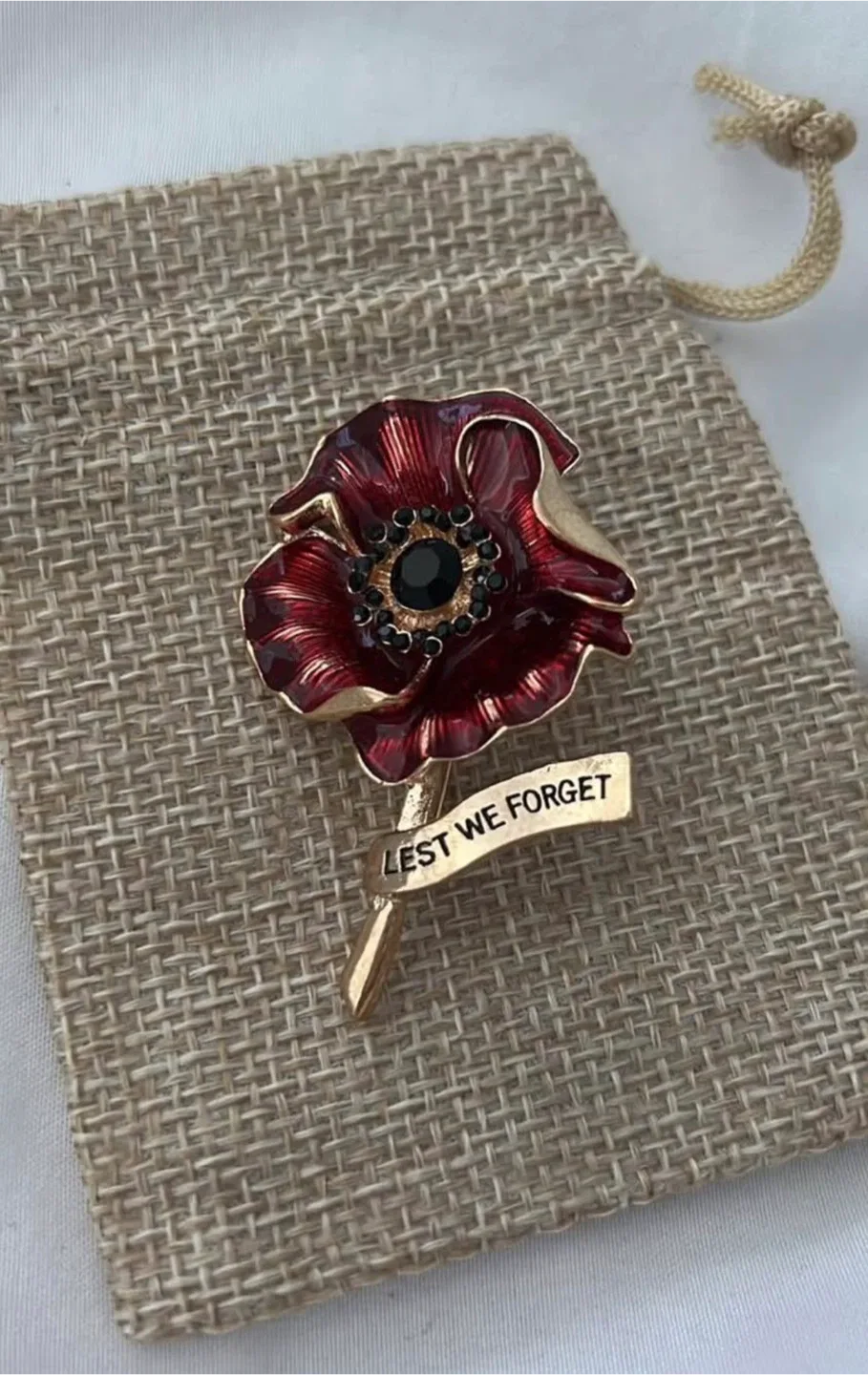 Remembrance Day Poppy Pin - Lest We Forget thumbnail