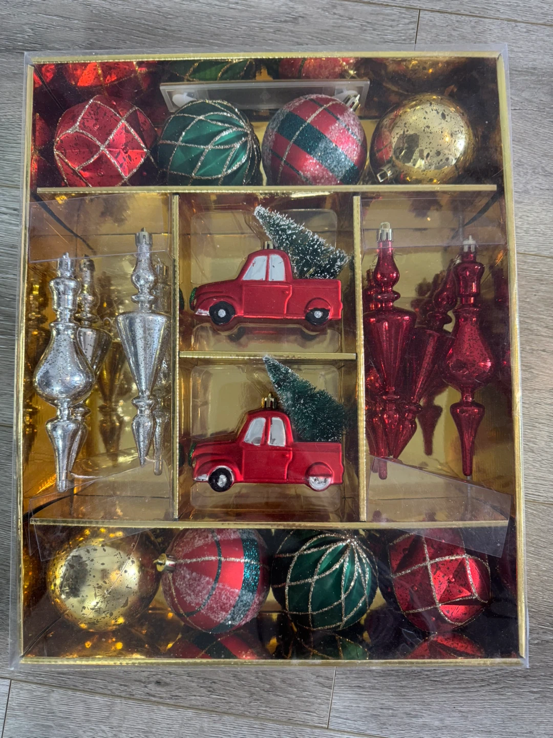 18 PIECE SHATTER-RESISTANT ORNAMENTS