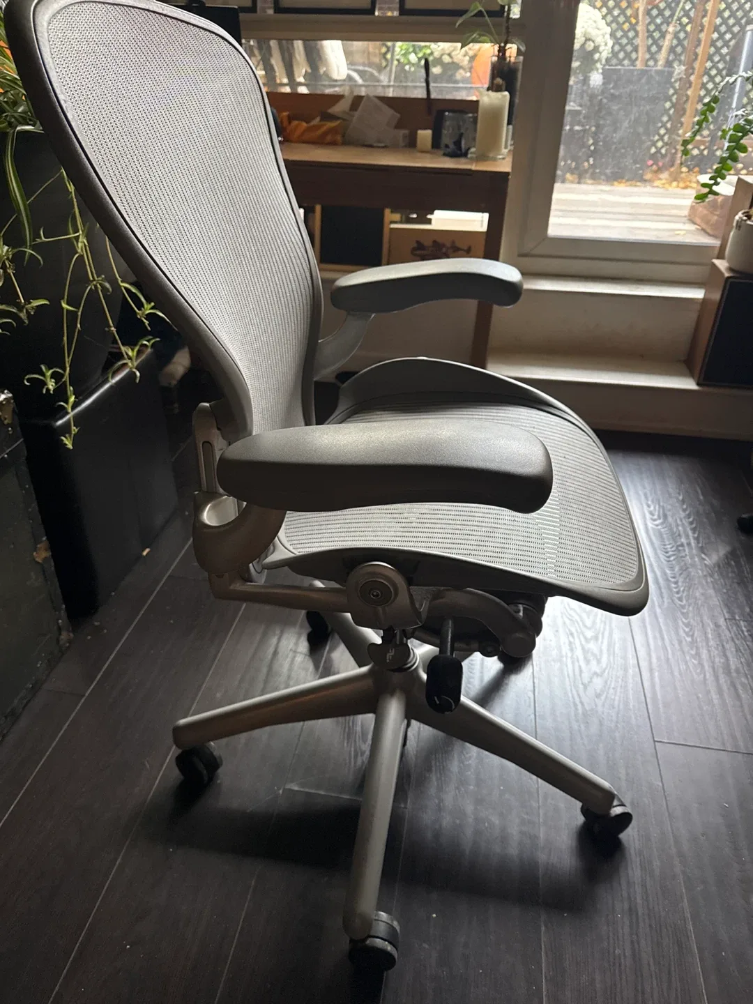 Herman Miller Aeron Office Chair - Size B image indicator(2)