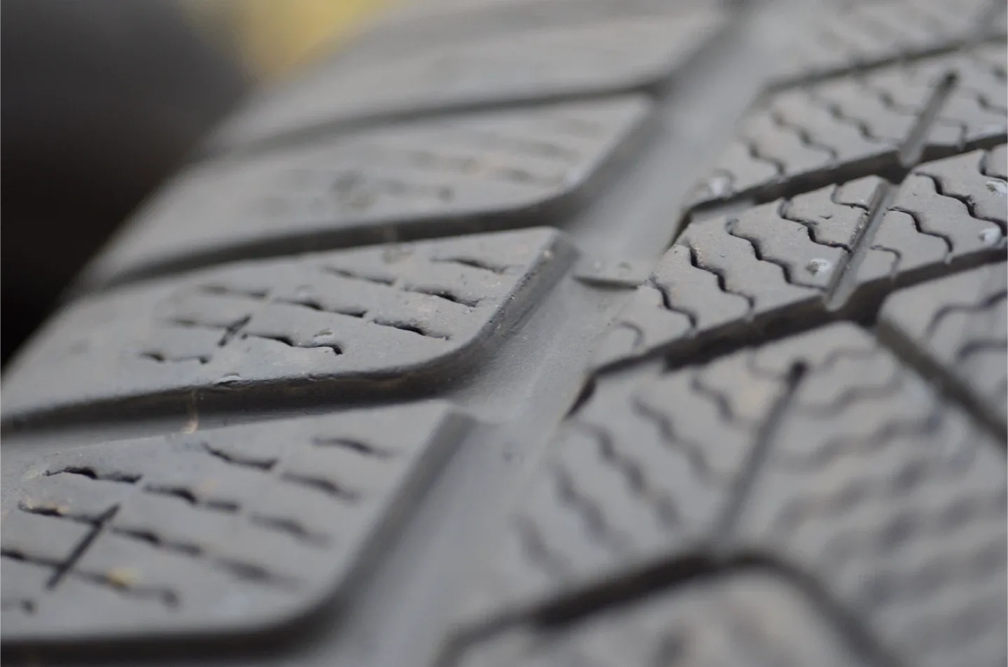 Set of 4 Winter Tires 245/45 R20 + 275/40 R20 image indicator(4)