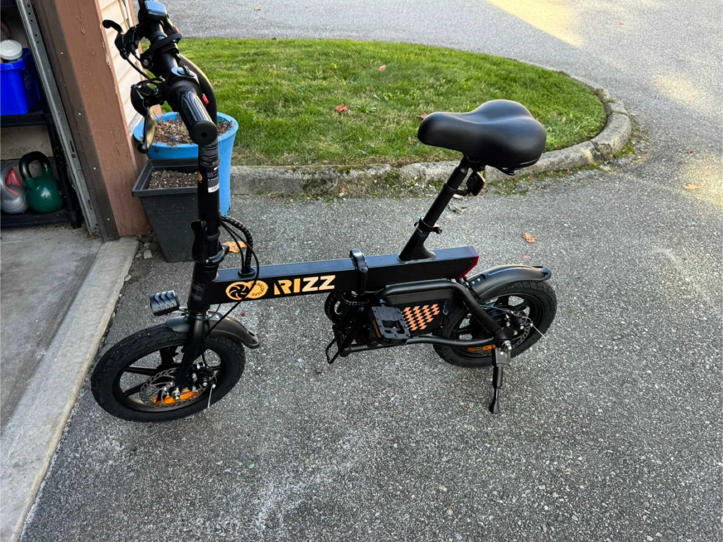 RIZZ Electric Bike - Like New! - photo 4