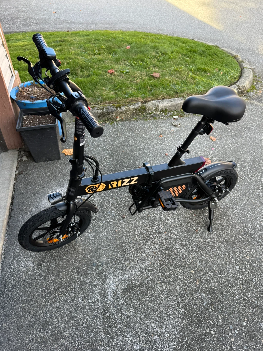 RIZZ Electric Bike - Like New! - photo 5