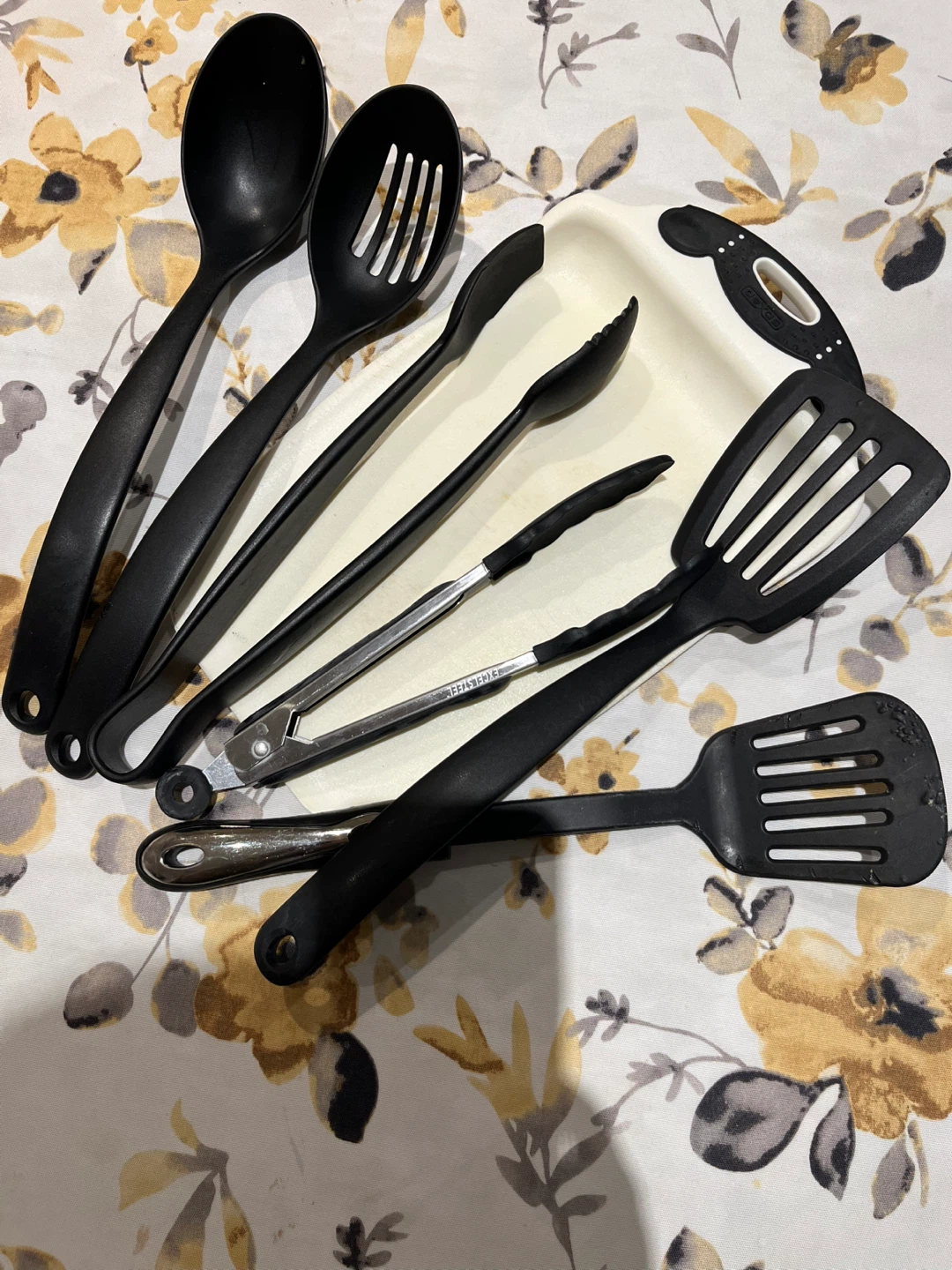 Black Kitchen Utensil Set and cutting board 🥕