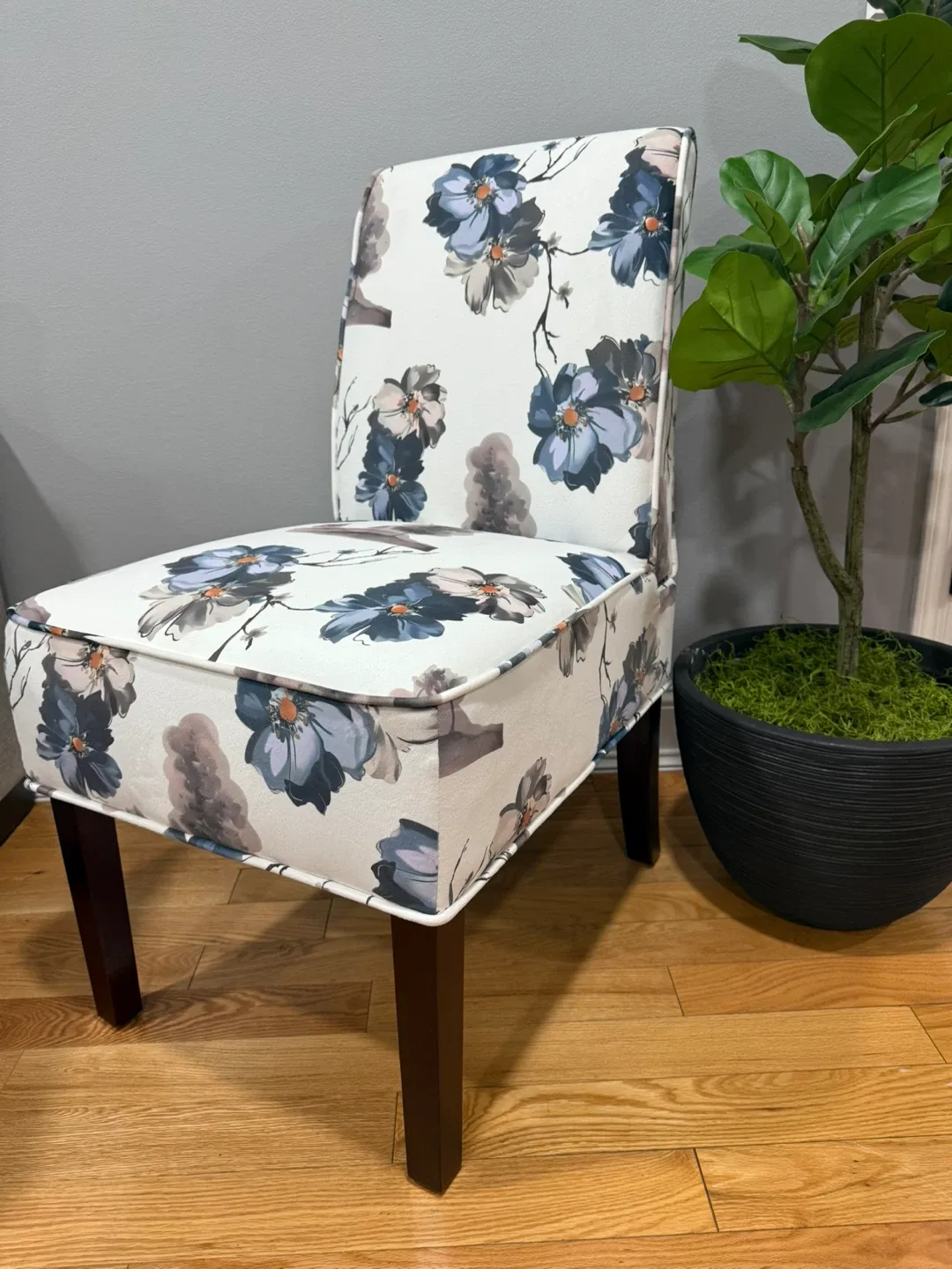 DRM'SCUUM Floral Accent Chair image indicator(4)