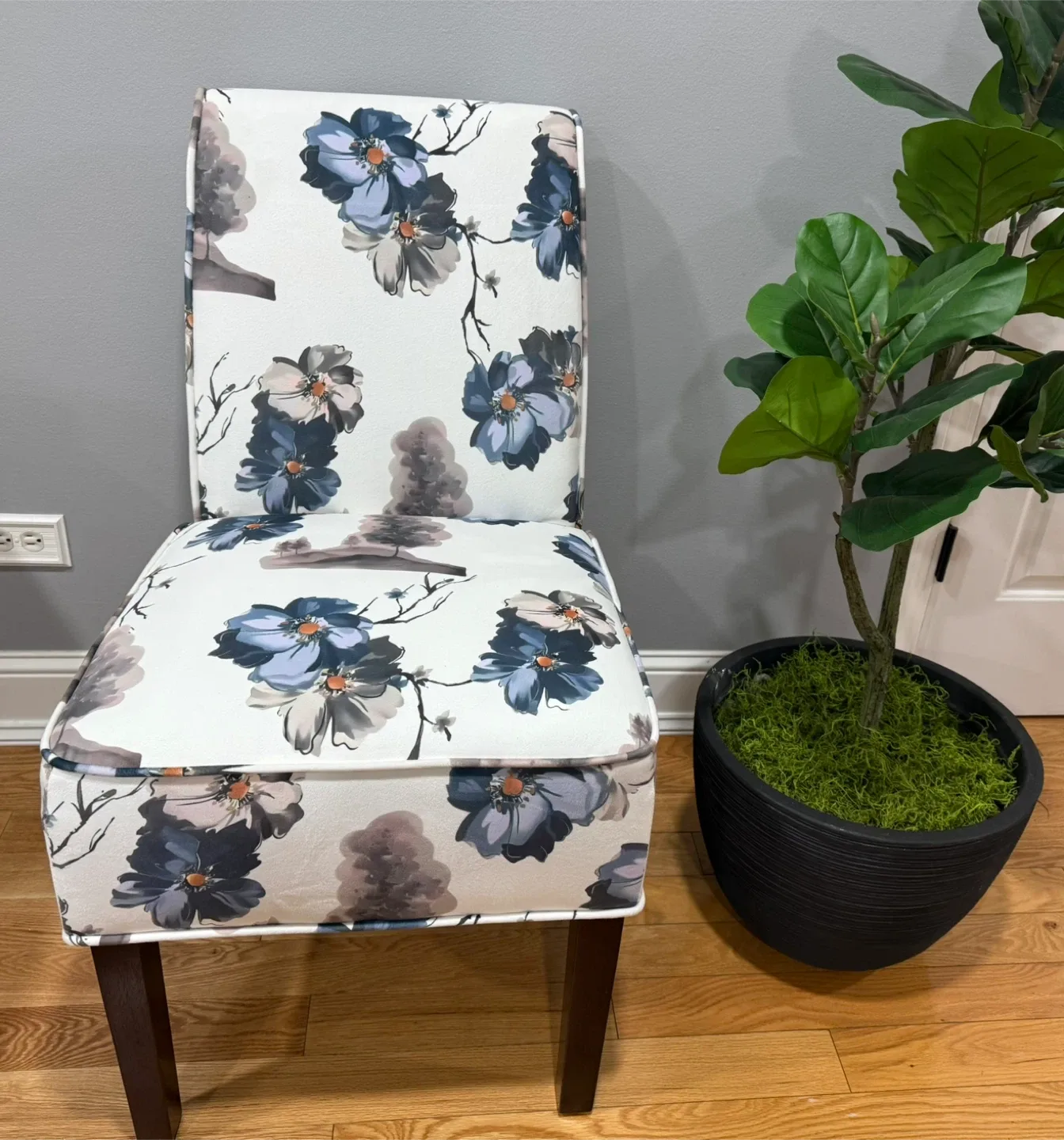 DRM'SCUUM Floral Accent Chair image indicator(8)