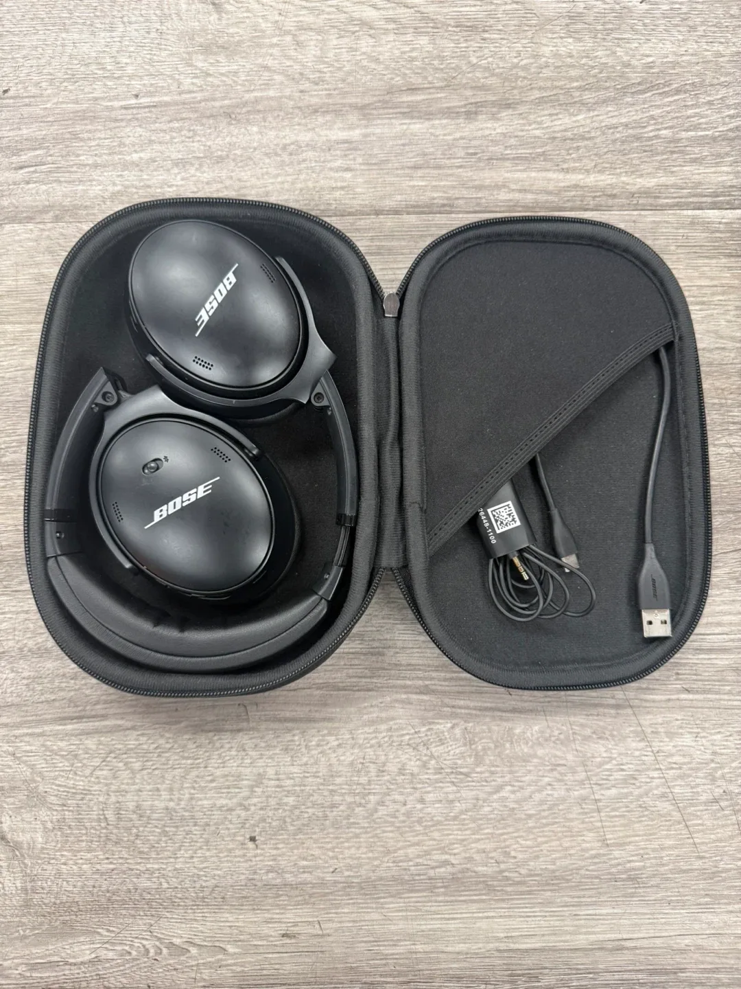 Bose QuietComfort Headphones w/ Case thumbnail