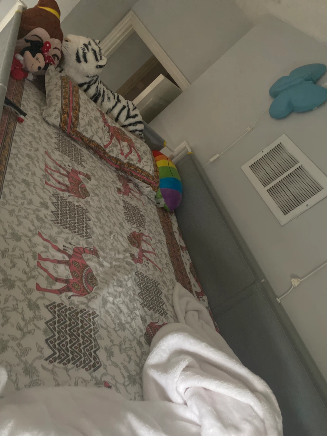 Moving out sale for kids bedroom - photo 4