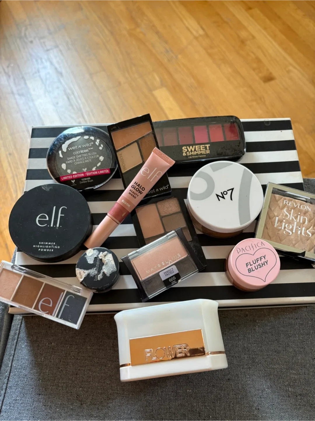Mixed Makeup Lot: e.l.f, Wet n Wild, Maybelline & More image indicator(2)