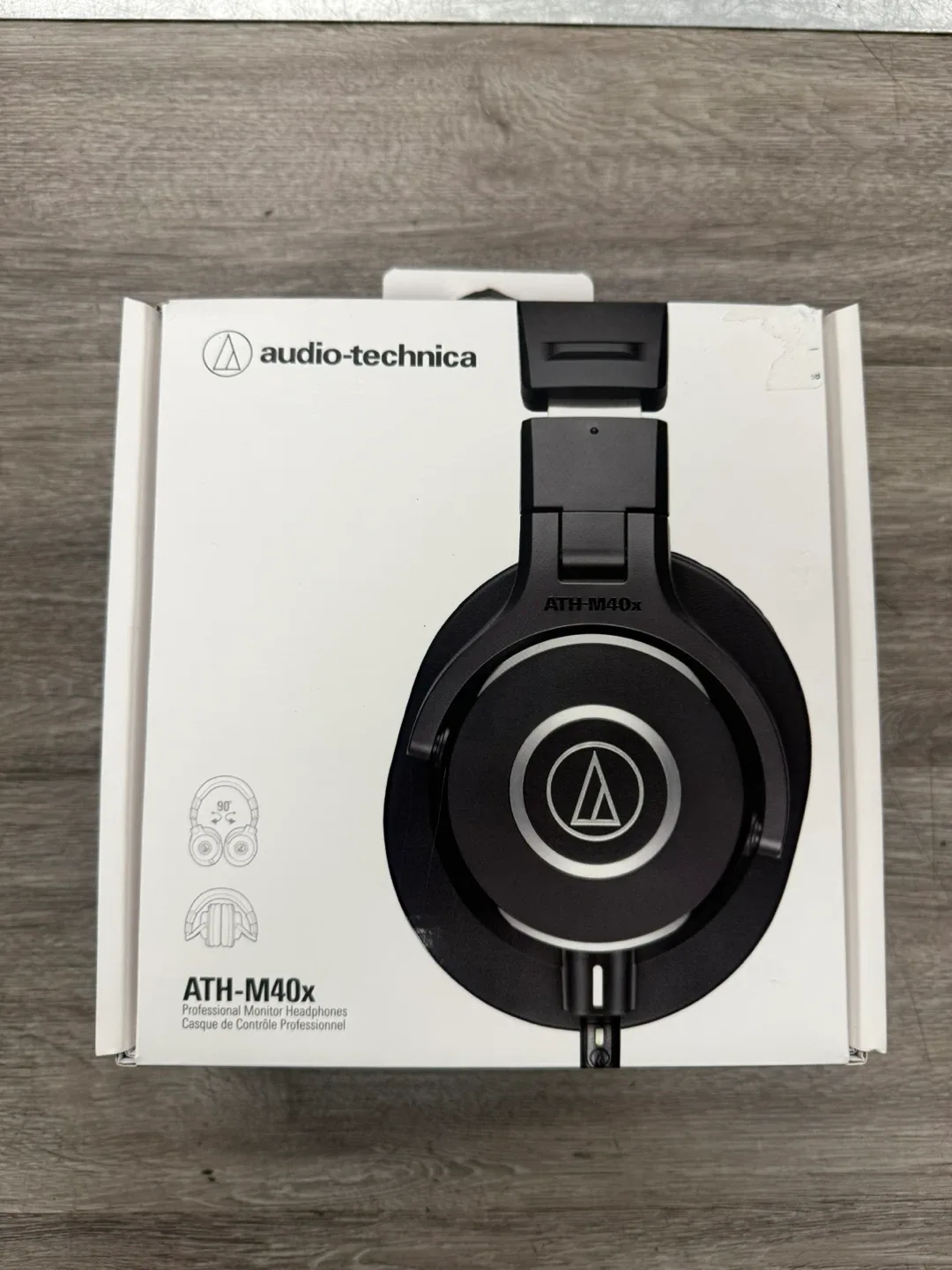 Audio-Technica ATH-M40x - Professional Monitor Headphones thumbnail