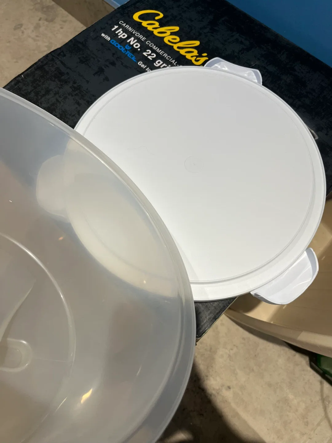 Cake Carrier with Lid image indicator(2)