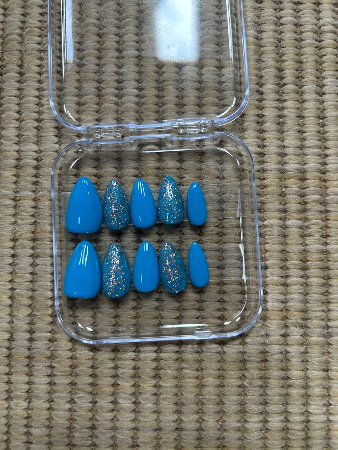 Teal Press-On Nails with Glitter Accents (S) thumbnail