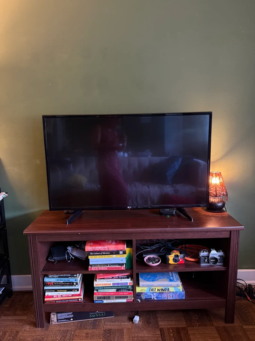 TV console/ book shelf image indicator(2)