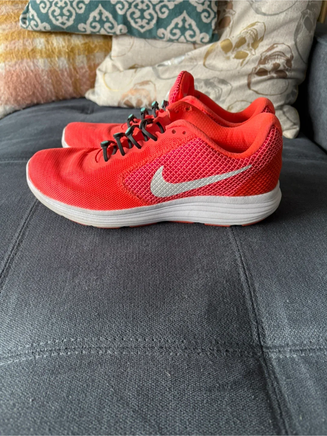 Nike Runners/ shoes 8W image indicator(2)