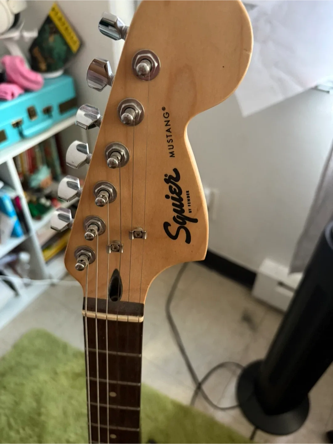 Squier by Fender Mustang Guitar image indicator(2)
