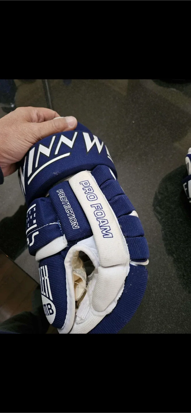 Winn Well Pro 9 Hockey Gloves image indicator(2)