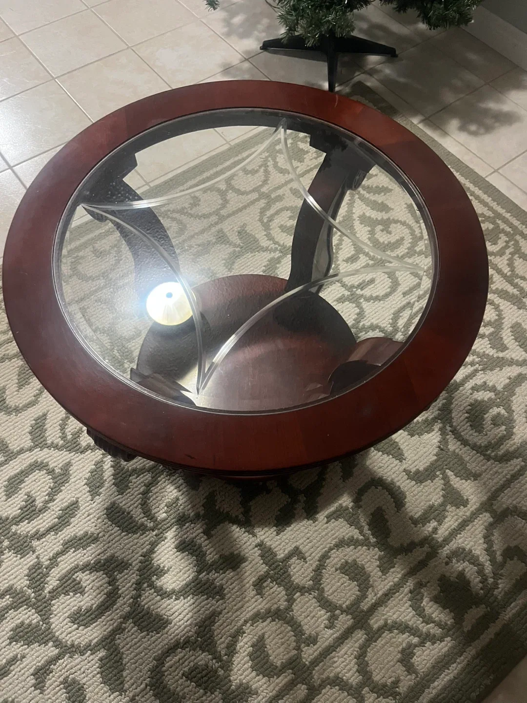 Round Glass Top Coffee Table image indicator(2)