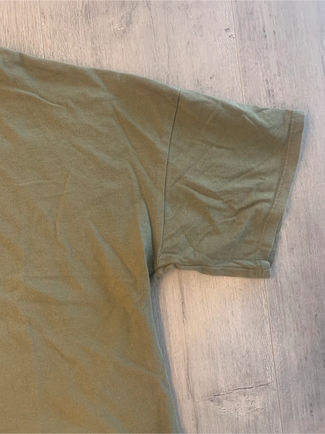 Forever 21 Olive Green Cropped T-Shirt - Size M image indicator(3)