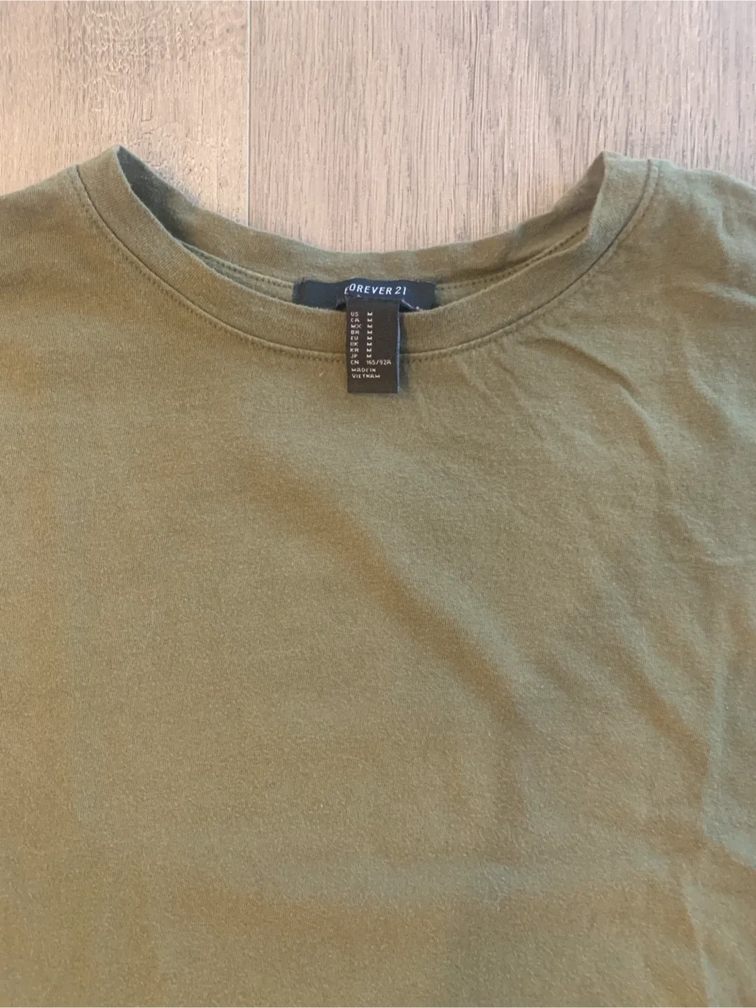 Forever 21 Olive Green Cropped T-Shirt - Size M image indicator(2)