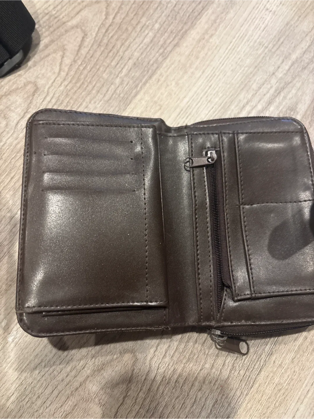 Louis Vuitton Inspired Wallet image indicator(3)