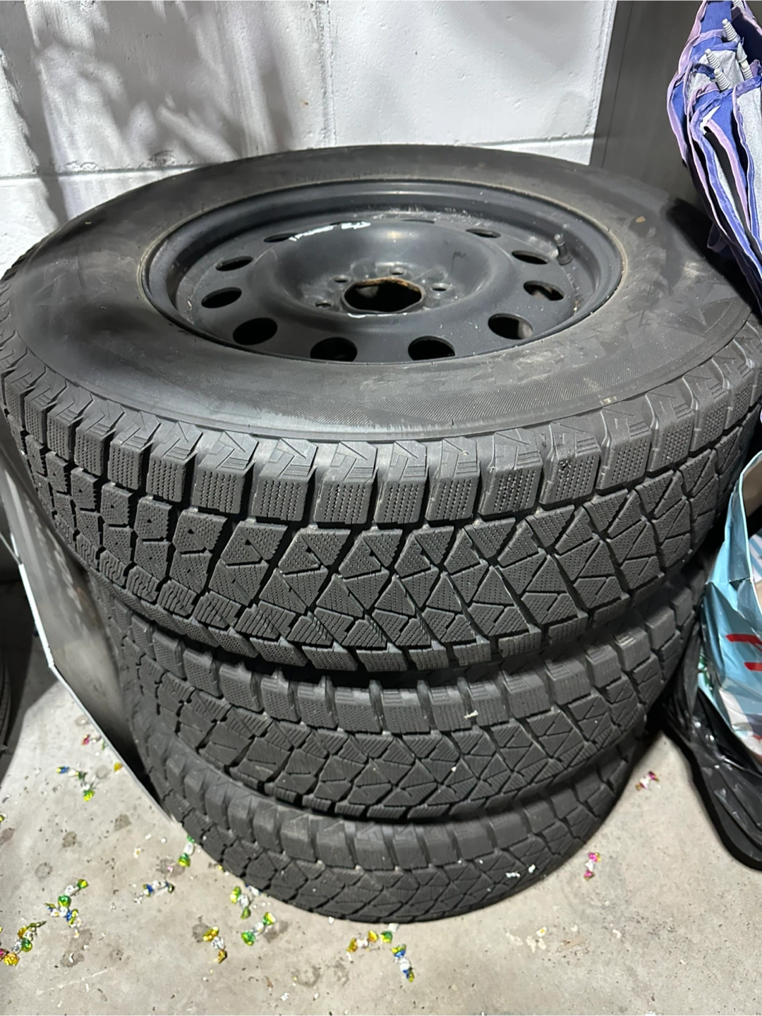 Set of 4 Winter Tires - Bridgestone DM-V2 F150