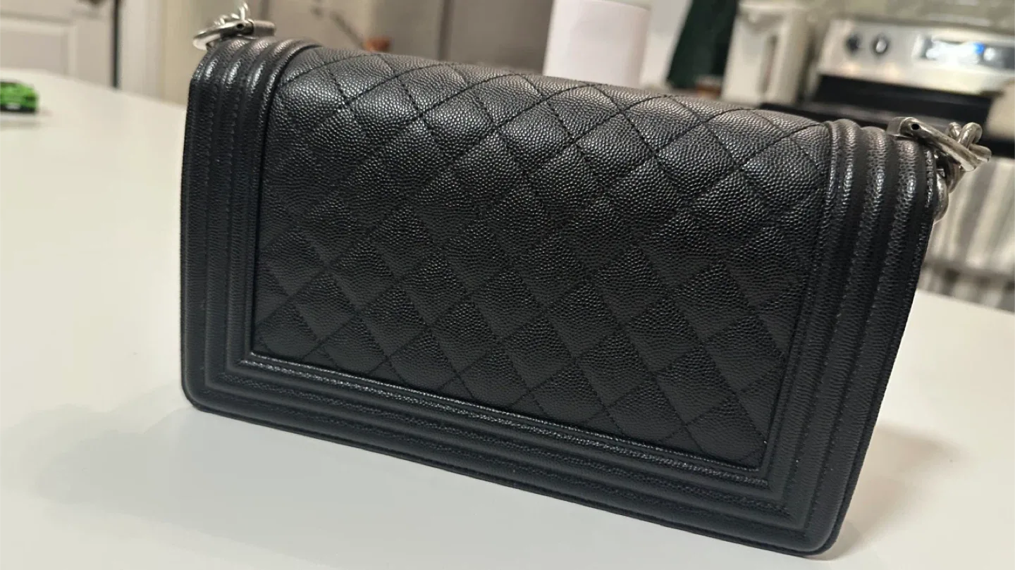 Chanel Boy Bag Black caviar image indicator(2)