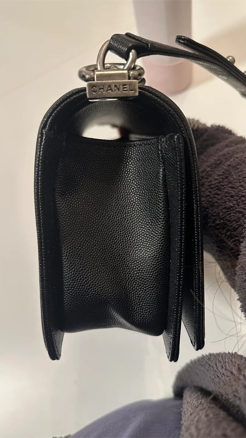 Chanel Boy Bag Black caviar image indicator(4)
