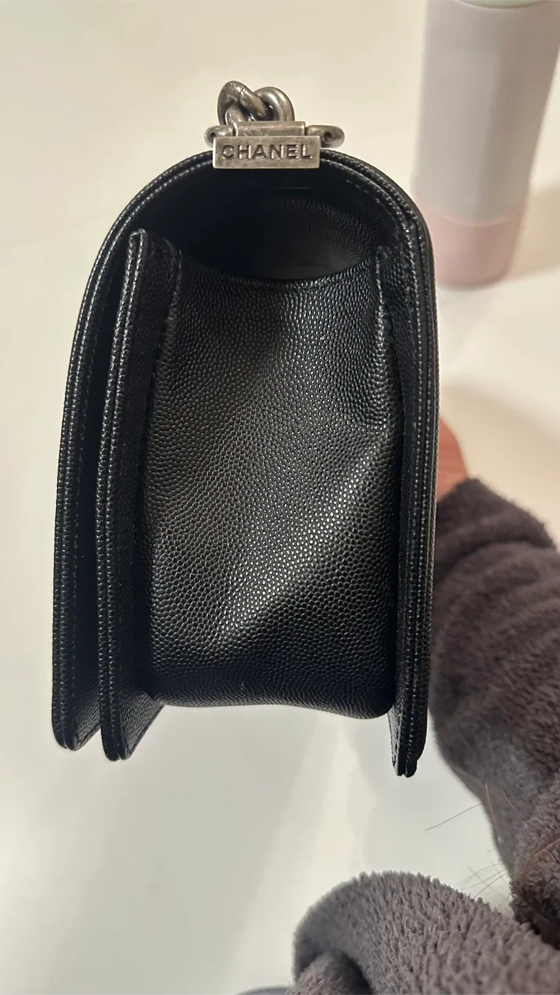 Chanel Boy Bag Black caviar image indicator(3)