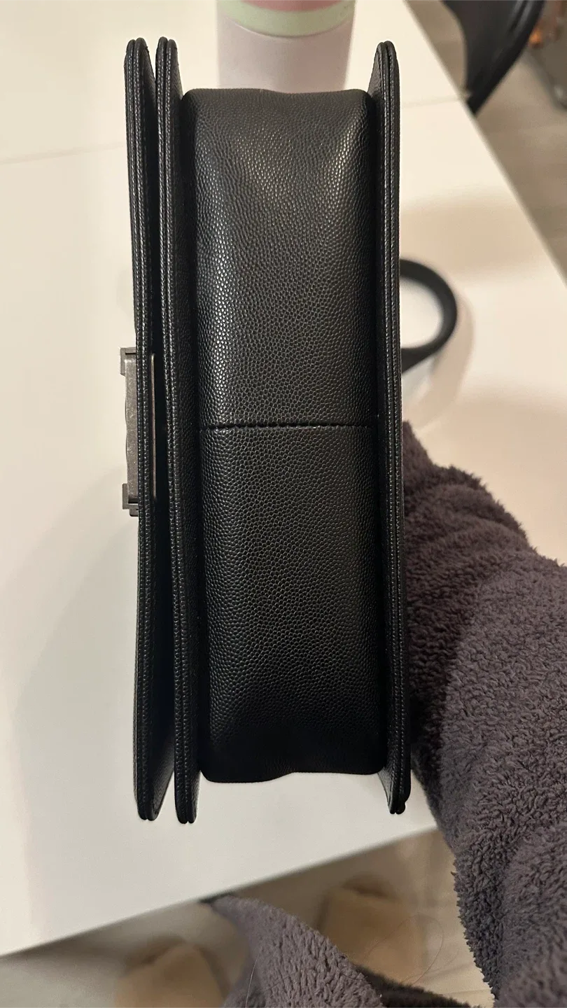 Chanel Boy Bag Black caviar image indicator(6)