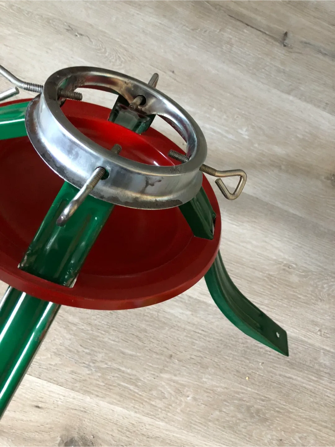 Christmas Tree Stand - Red and Green image indicator(3)