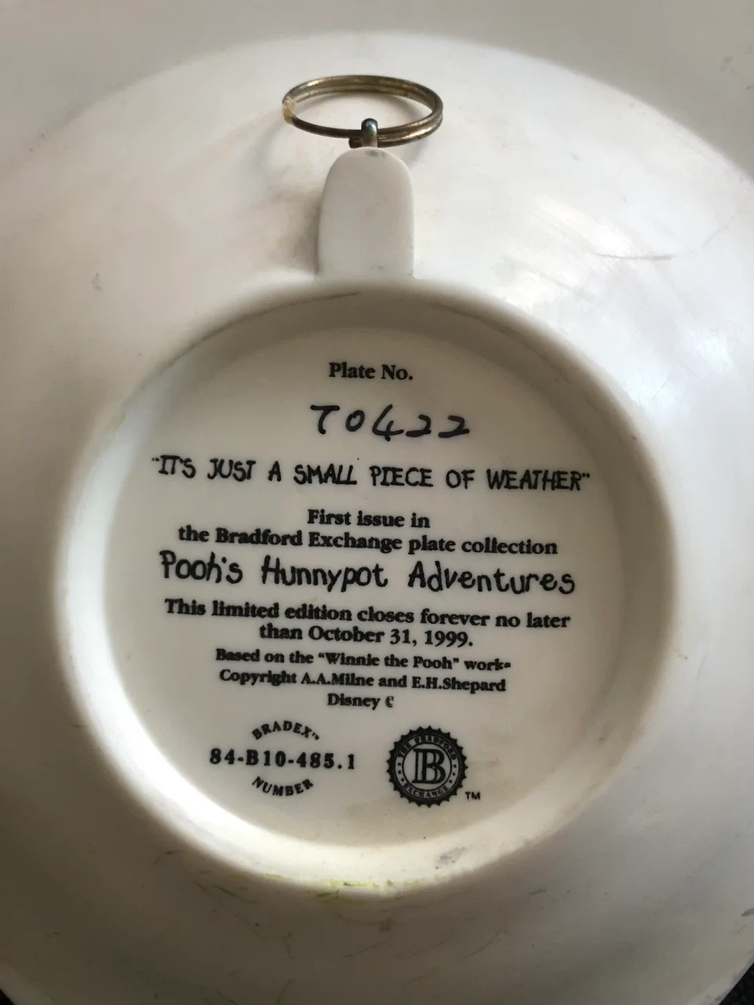 Bradford Exchange Pooh's Hunny Pot Adventuress Plates image indicator(3)