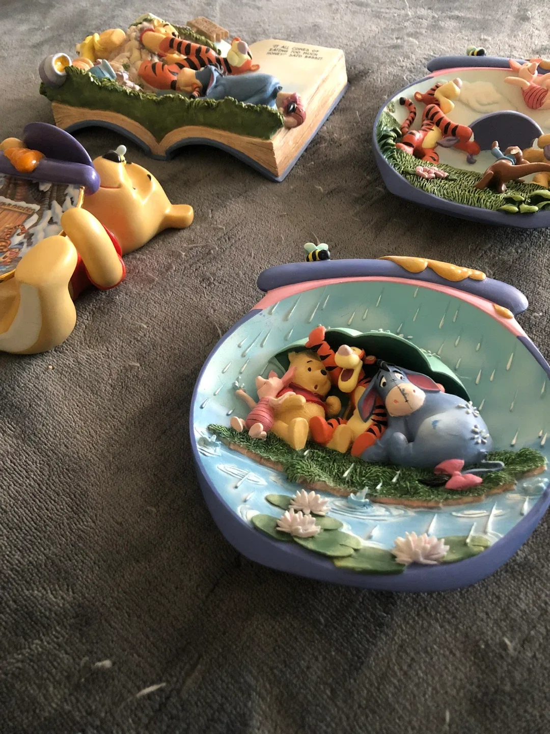 Bradford Exchange Pooh's Hunny Pot Adventuress Plates image indicator(2)