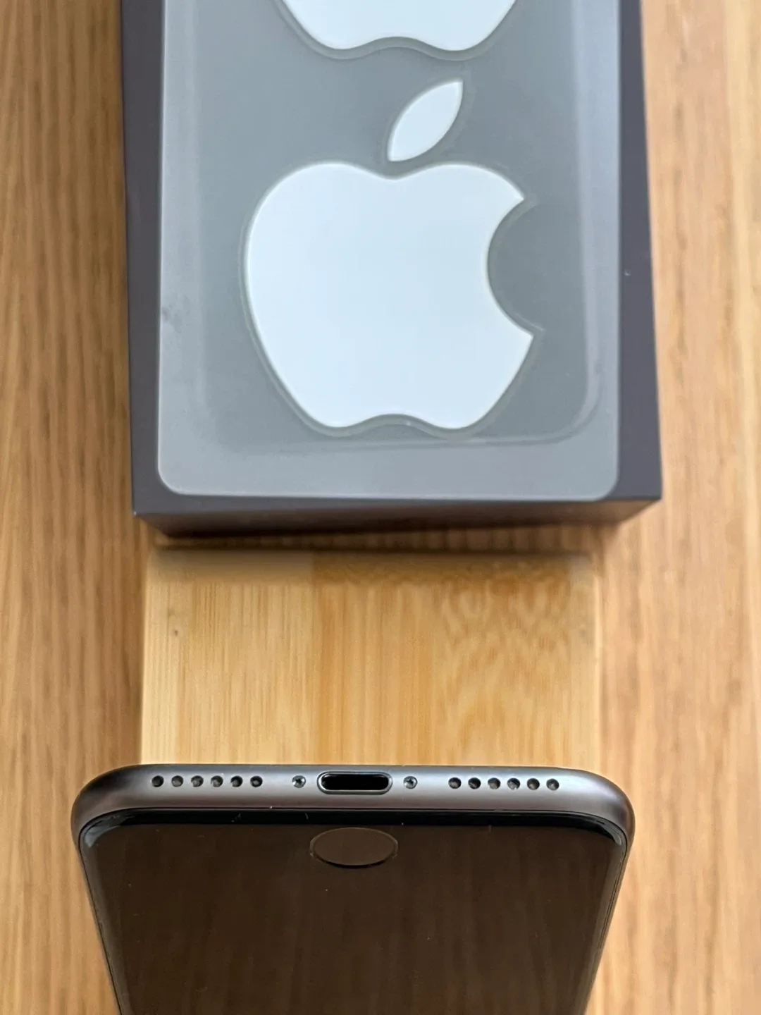 ✅ Like NEW - iPhone 8 - 64GB Space Gray image indicator(5)