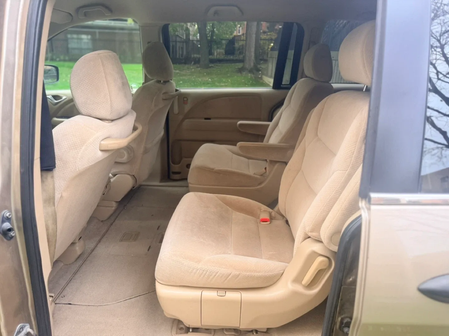 2007 Honda Odyssey LX Minivan - Gold image indicator(8)