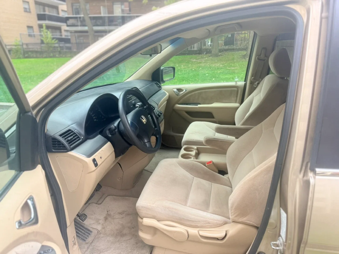 2007 Honda Odyssey LX Minivan - Gold image indicator(7)