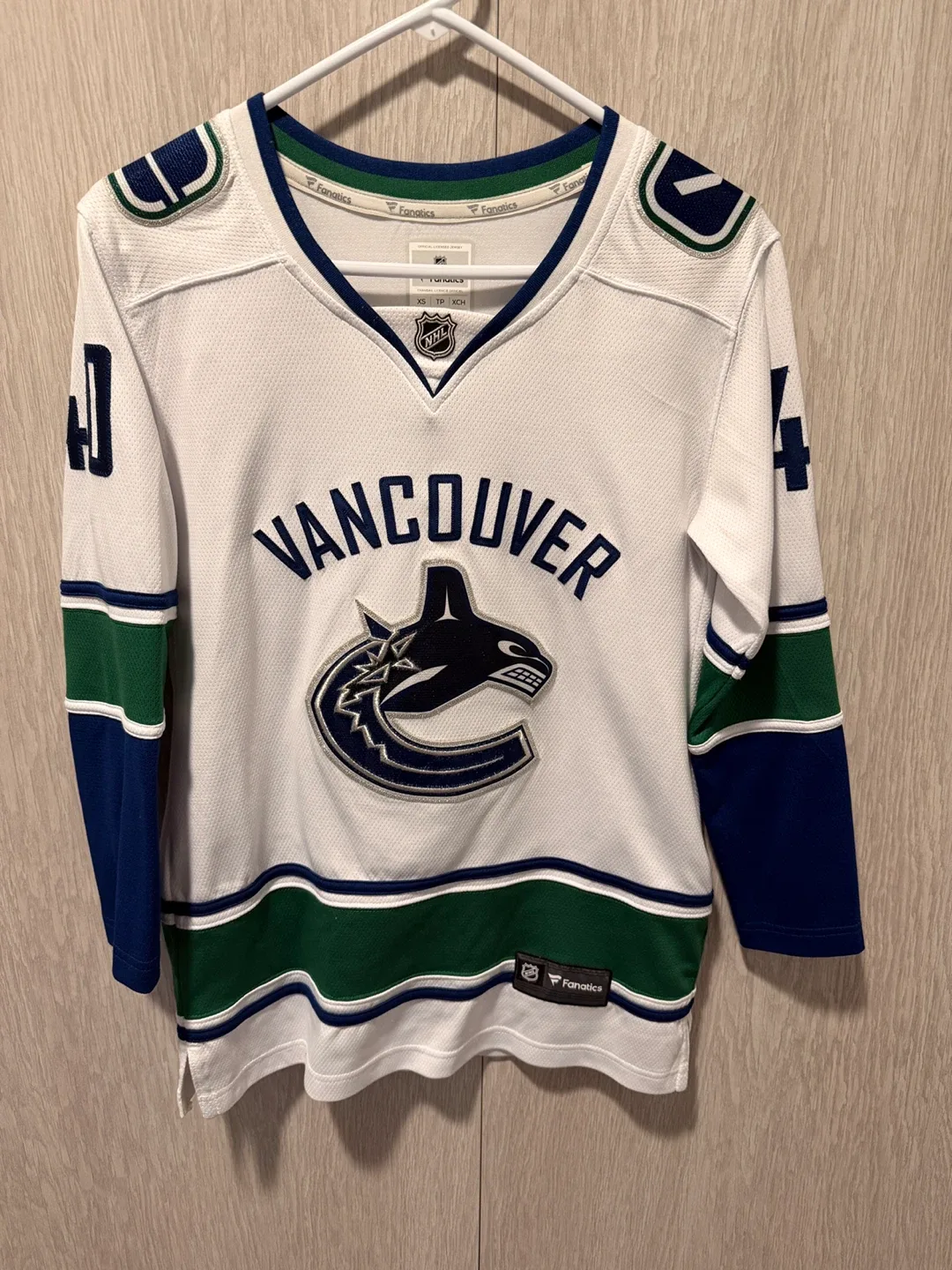 Vancouver Canucks Women’s Pettersson Jersey - Size XS image indicator(2)