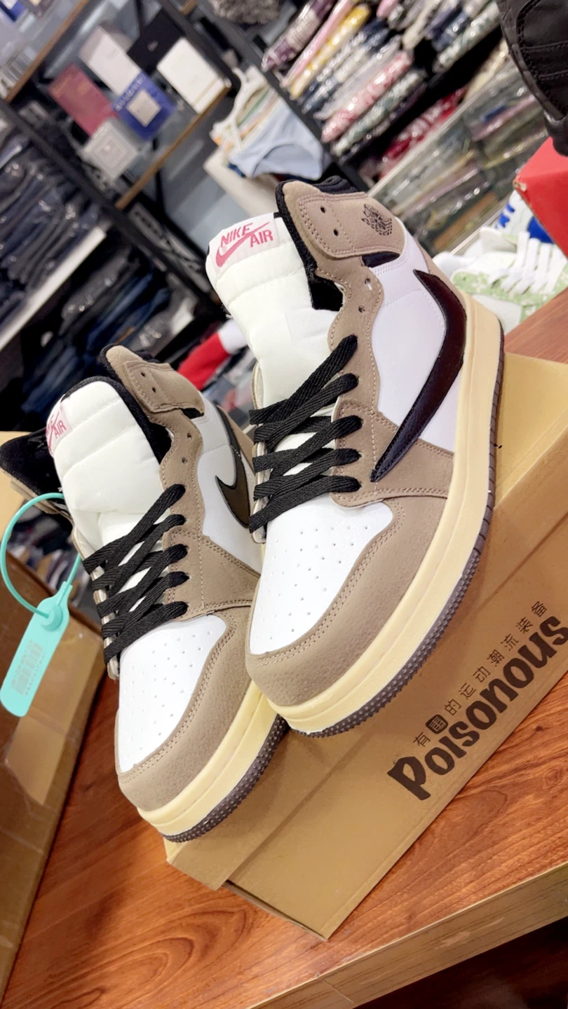 Nike Air Jordan 1 High - photo 3