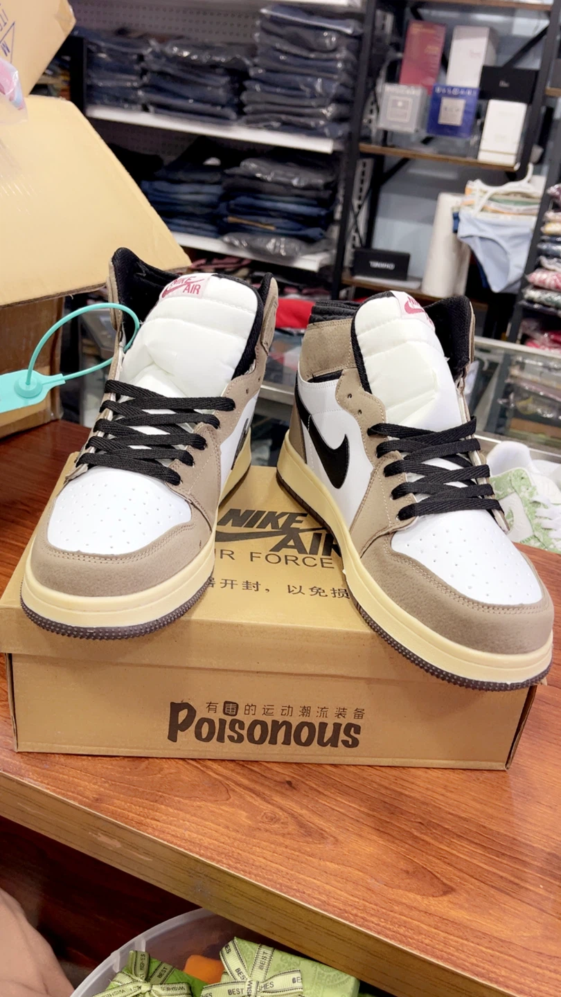 Nike Air Jordan 1 High - photo 4