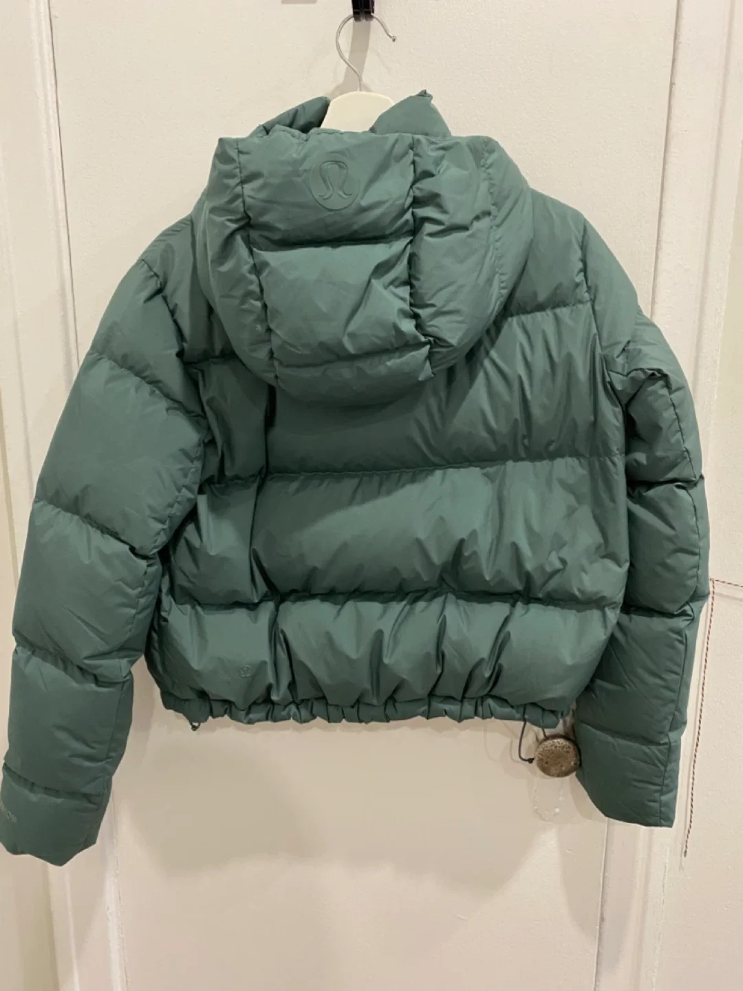 Lululemon Wunder Puff Cropped Jacket, Size 4, Green image indicator(2)