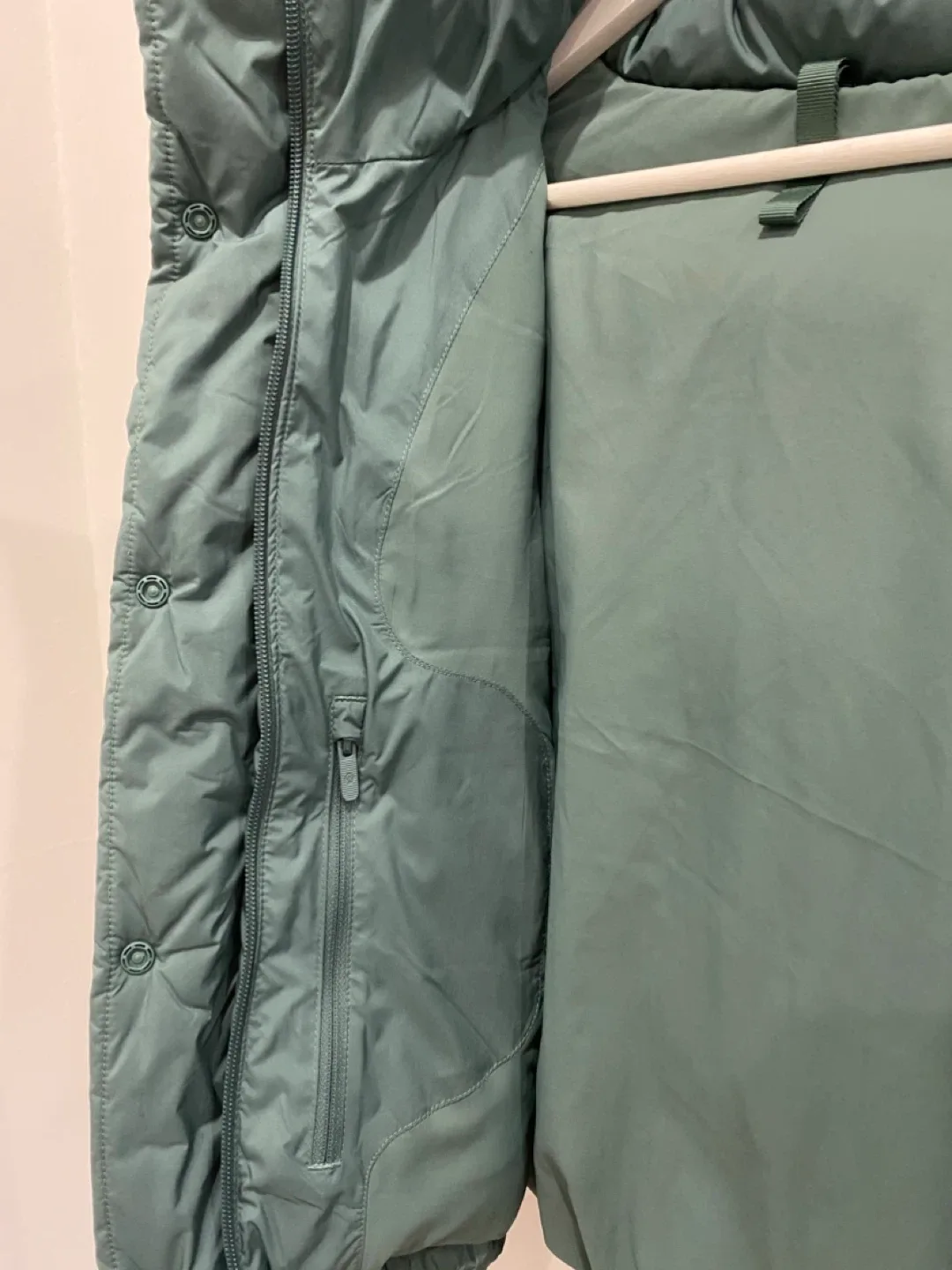 Lululemon Wunder Puff Cropped Jacket, Size 4, Green image indicator(3)