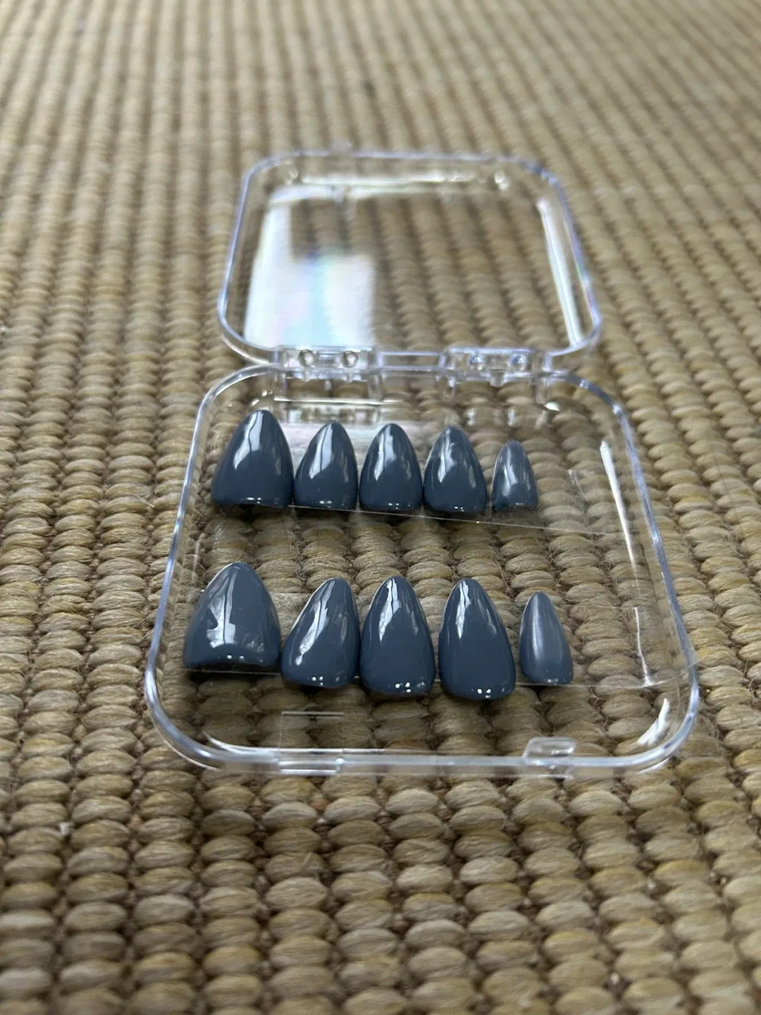 Grey Press On Nails (S) thumbnail