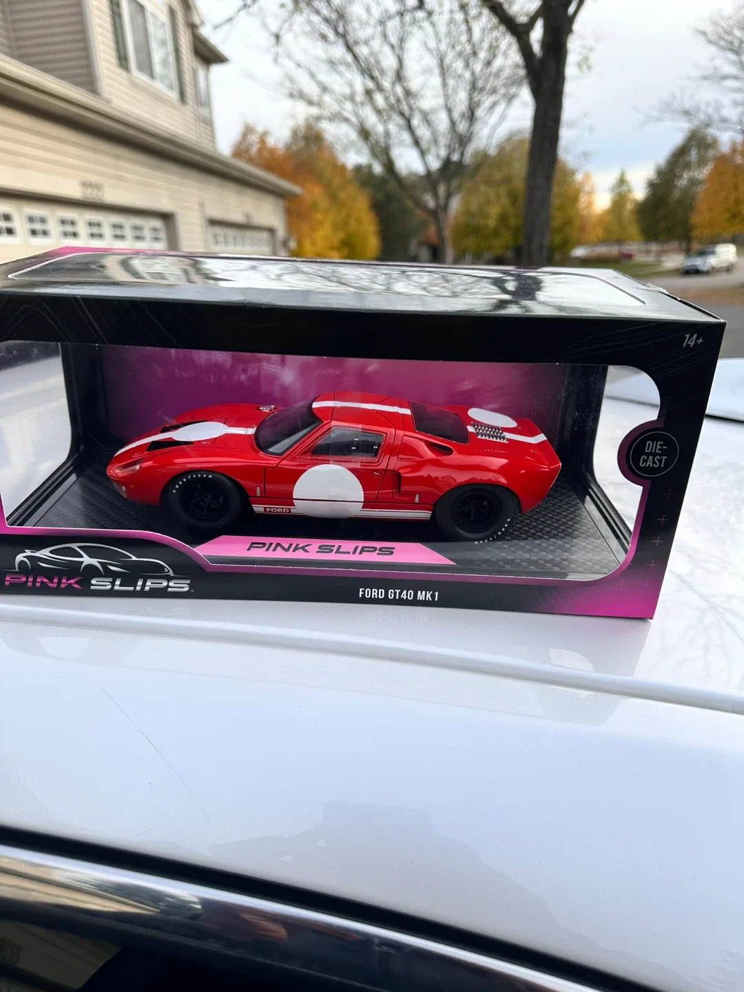 Pink Slips Ford GT40 MK1 Die-Cast Car - New in Box! image indicator(3)