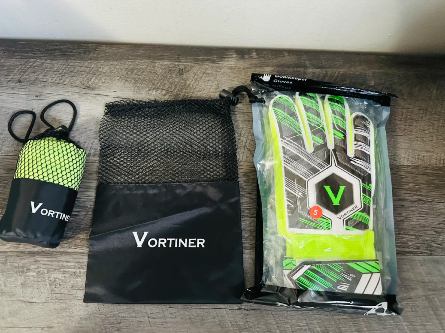 New Vortiner Youth Soccer Goalie Gloves + Bag