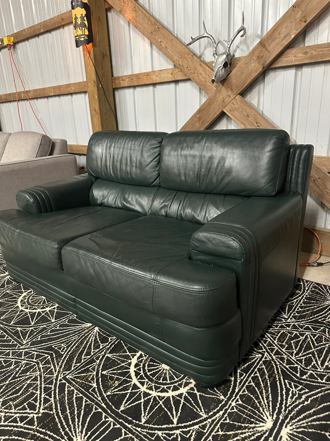 *Delivery Available* EuroSense green leather Sofa 🛋️ - photo 3