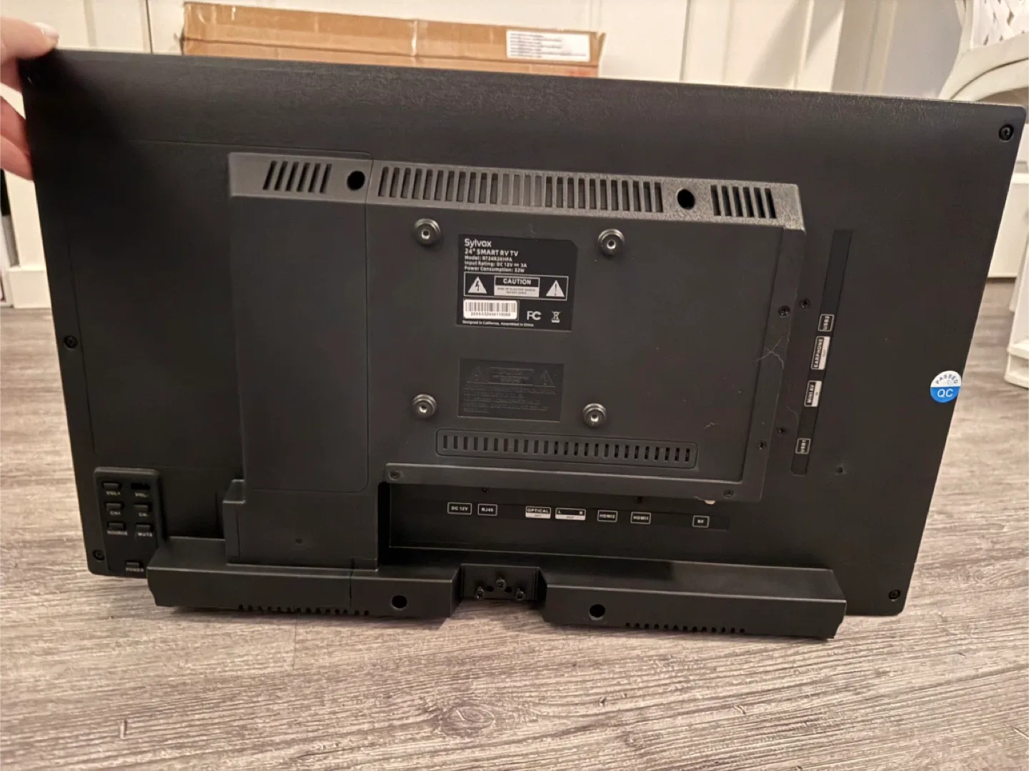 Sylvox 24" Smart RV TV - Google OS, 12 Volt image indicator(2)